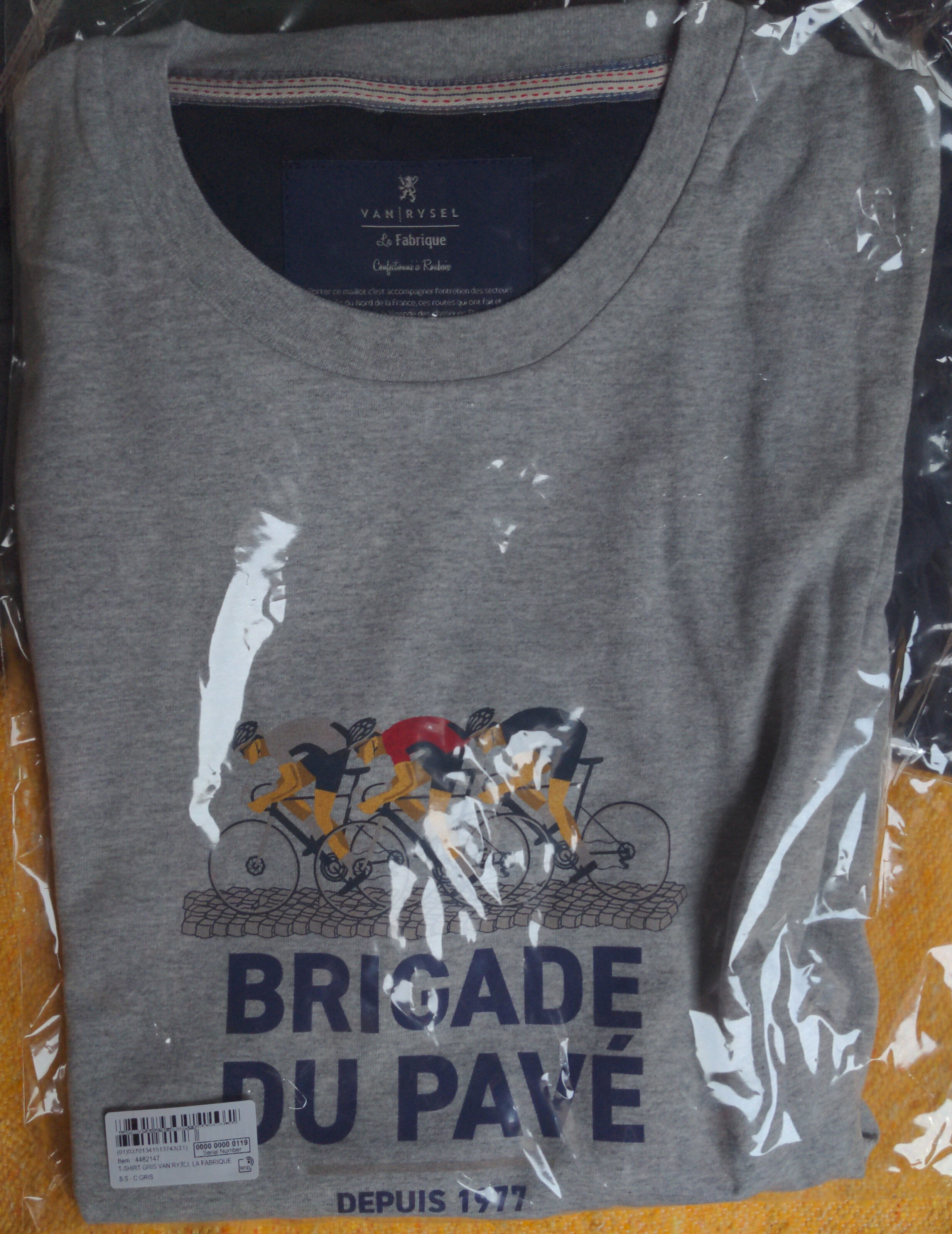 T-shirt gris Brigade du Pavé - Produit - fr
